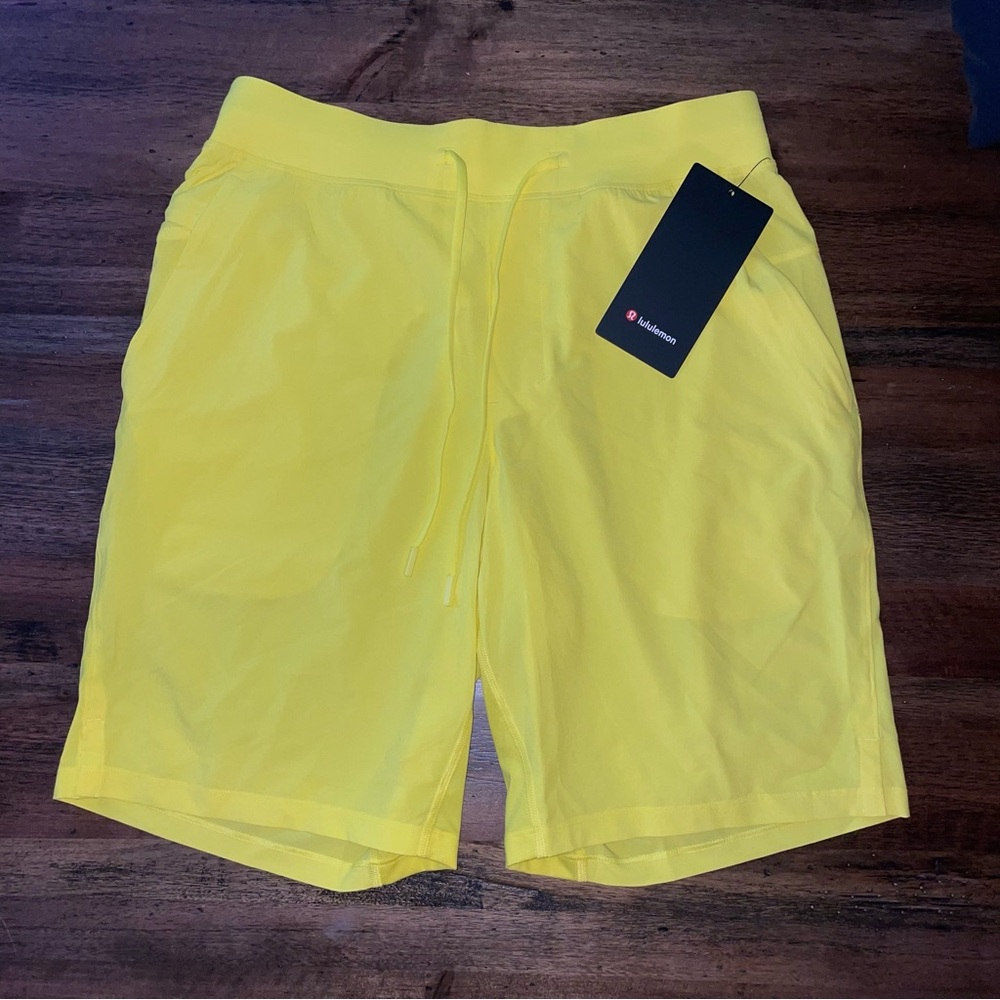 Mens Lululemon T.H.E. Short 9” Linerless MSRP $68 Yellow